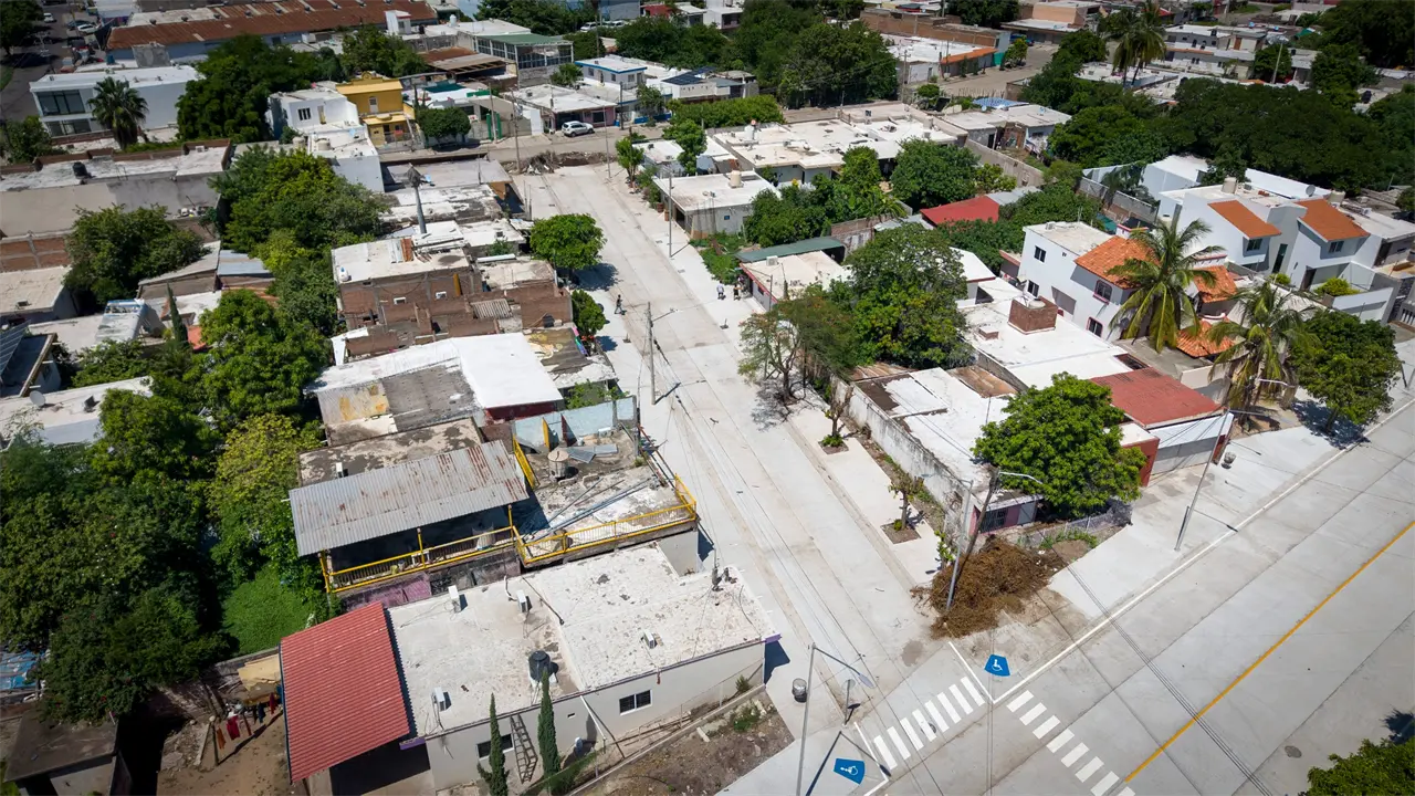 Habitantes de la colonia Emiliano Zapata festejan avances en calles que conectan mejor con avenidas principales de Culiacán. Foto: Ayuntamiento de Culiacán
