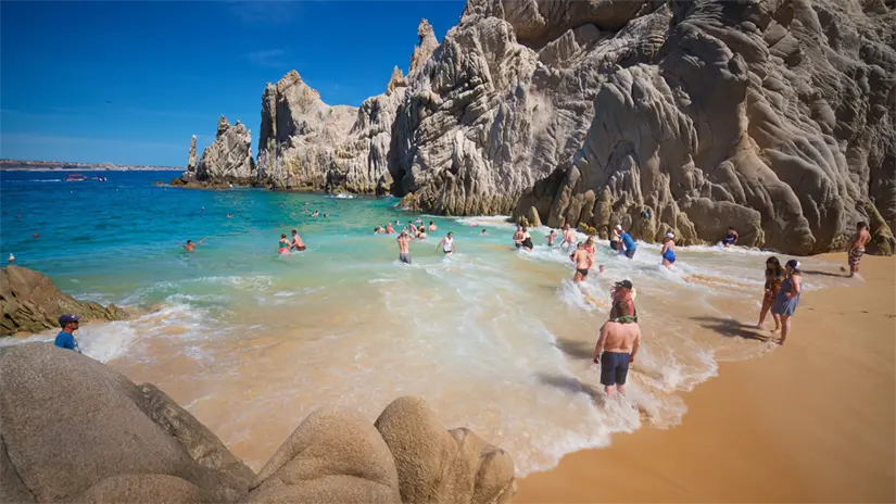 Playa del amor, está situada bajo el famosos Arco de Cabo San Lucas. Foto: Cortesía.