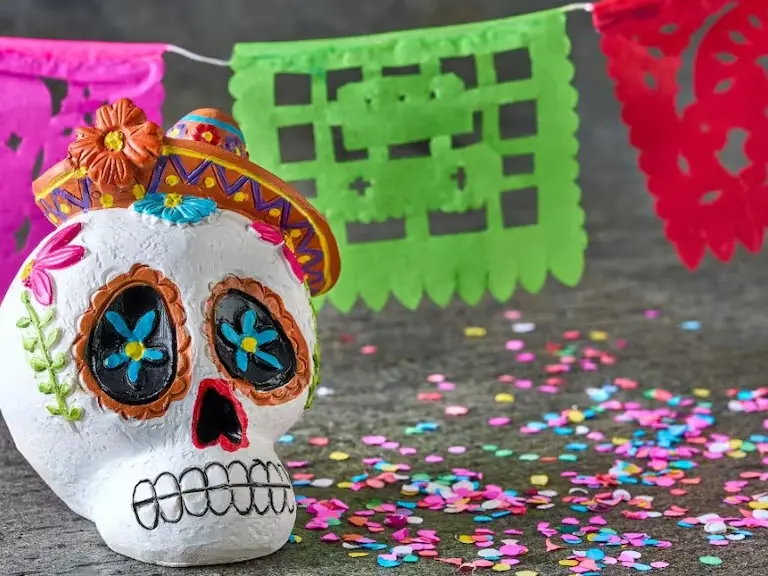 Qué significa el papel picado en las ofrendas del Día de Muertos. Foto: Cortesía.
