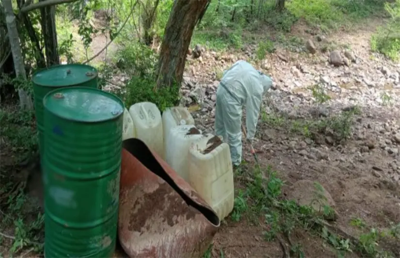 Fueron 650 litros y 25 kilos de sustancias químicas asegurados. Foto: SSPC