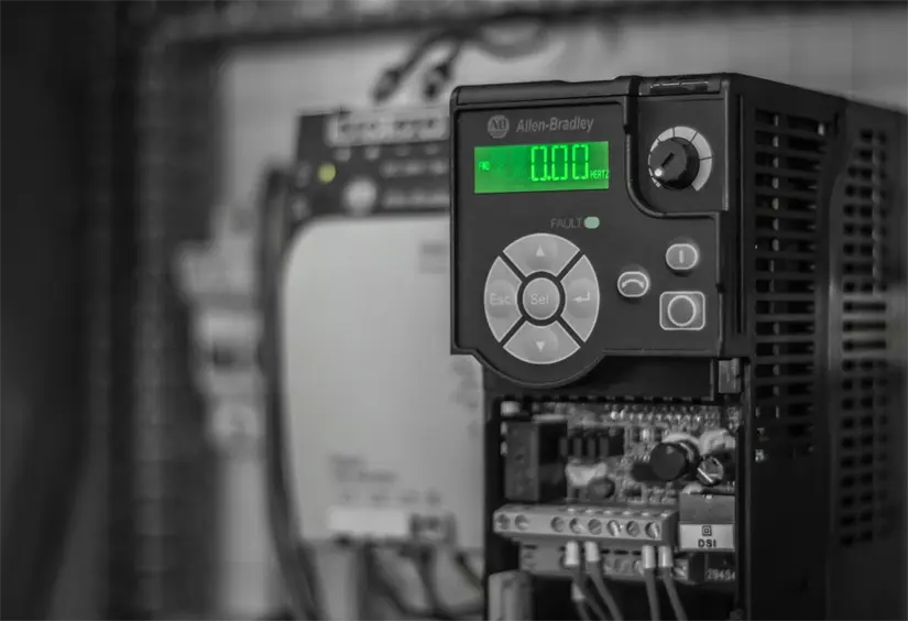 Un PLC de la marca Allen Bradley.