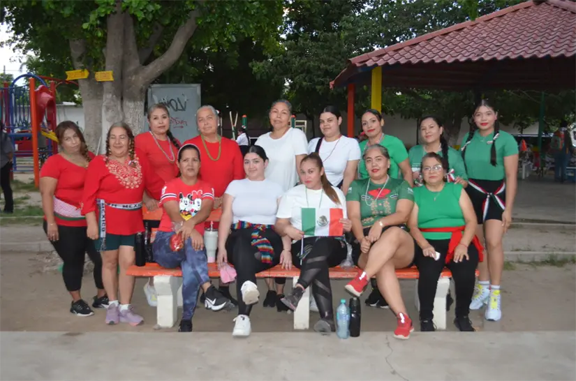 Lilian Martínez y “Fanny Fitness” llenaron de alegría y salud el espacio recreativo. Foto: Juan Madrigal