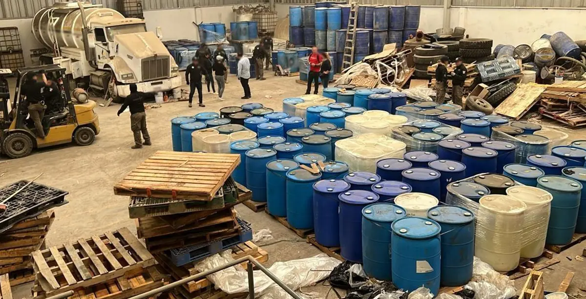 La FGR, en coordinación con Sedena, Semar y Guardia Nacional, ejecutó tres cateos en Durango que permitieron el aseguramiento de precursores químicos y marihuana.