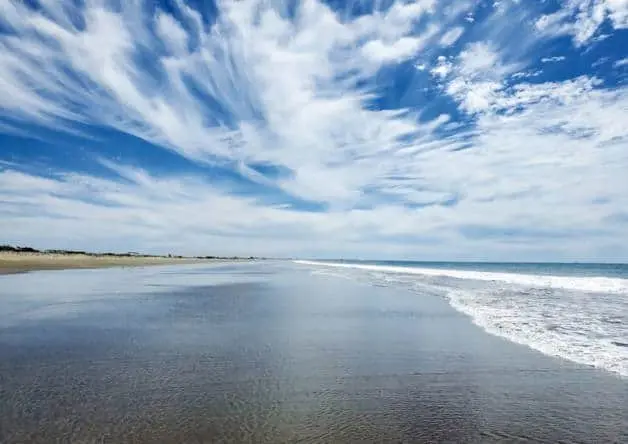 Playa Las Glorias, Guasave, en solitario ambiente, pronto se unirá con u puente a Playa Bellavista