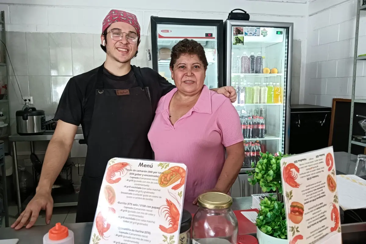 El establecimiento de tacos, hamburguesas y mariscos se encuentra en el interior del Mercadito Tierra Blanca, por el acceso de la calle Amado Nervo, esquina con Reynaldo González. | Imágenes de Francisco Castro