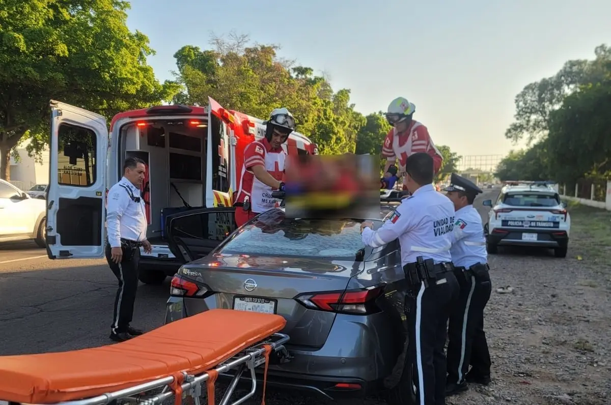 Ejemplo de vocación: policías de Tránsito de Culiacán salvan una vida con empatía y trabajo en equipo. Foto: SSPyTM