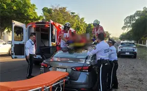 Vocación y humanidad: policías de Tránsito de Culiacán auxilian a un hombre herido tras accidente