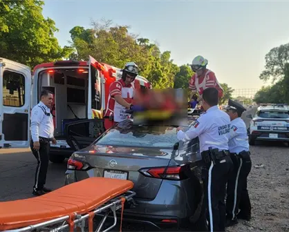 Vocación y humanidad: policías de Tránsito de Culiacán auxilian a un hombre herido tras accidente