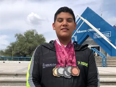 Carlos Mauricio Ramírez: nada hacia sus sueños y los convierte en oro, plata y bronce