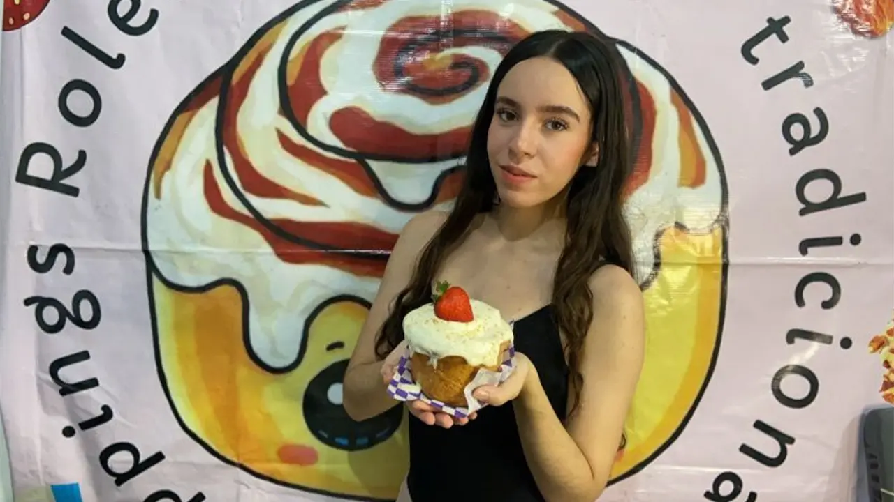 Lo que inició como una sorpresa para su papá, llegó a convertirse en un emprendimiento. Hoy Majo realiza roles de canela y los vende en Alturas del Sur. Fotos: TBN