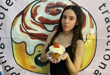 Majo, la jovencita de 16 años que hornea sueños y roles de canela en Culiacán