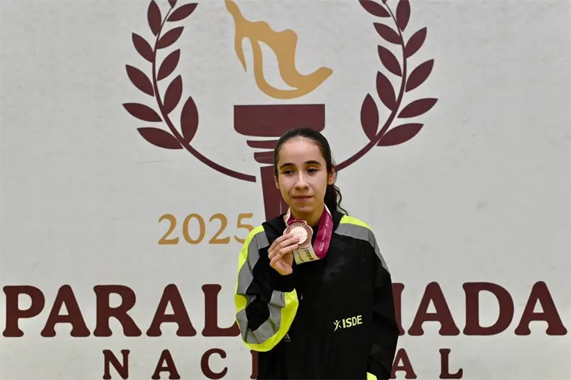 Vanessa Aguilar Aldama gana plata en 100 m planos femenil, destacando su fuerza, disciplina y orgullo sinaloense. Foto: ISDE