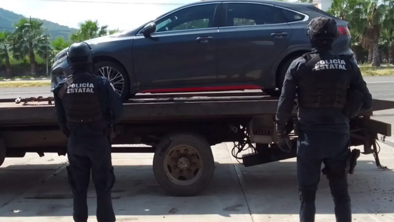 Recuperan un Kia Forte y un Jetta robados en Culiacán durante operativos de seguridad.