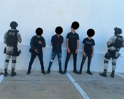 Detienen a cinco civiles armados en Mazatlán, viajaban en Kia robado