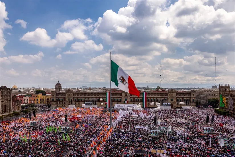 Con el respaldo del pueblo mexicano, Claudia Sheinbaum presentó su primer informe nacional, destacando avances en reducción de la pobreza, crecimiento económico y fortalecimiento de los derechos sociales.