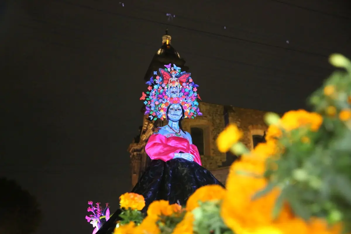 Preparan el desfile más grande de Catrinas y Catrines en México.  Foto: Cortesía