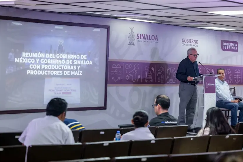 El gobernador Rubén Rocha Moya durante su Conferencia Semanera en Palacio de Gobierno.
