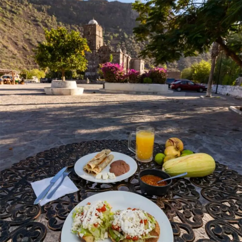 Prueba la rica comida del pueblo de San Javier. Foto: Loreto - Visit Baja Sur.