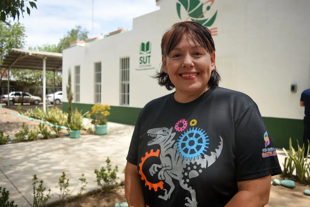 Convencida de que la ciencia debe estar más presente en la vida cotidiana, la maestra Dulce María Muy Rangel, docente del CECyTE en Loma de Rodriguera, insiste en que hace falta más promoción y visibilidad de los proyectos escolares. | Imágenes de Lino Ceballos y de cortesía