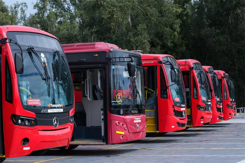 Entrega de 100 unidades para el transporte público de Jalisco. Foto: Cortesía