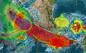 Gobierno de Baja California Sur suspende labores por huracán Priscilla en Los Cabos