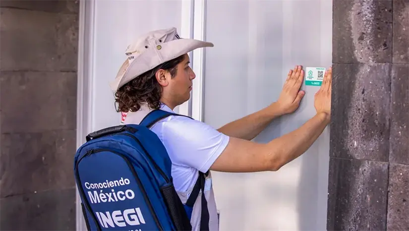 Recuerda asegurarte que el personal se identifique adecuadamente. Foto: INEGI
