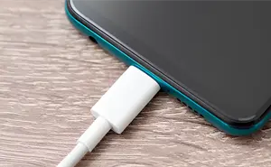 ¿Otro cambio más? Próximos smartphones podrían llegar sin cable USB