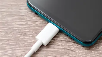 ¿Otro cambio más? Próximos smartphones podrían llegar sin cable USB