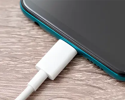 ¿Otro cambio más? Próximos smartphones podrían llegar sin cable USB