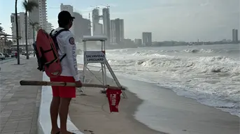Priscilla provoca cierre de playas en Mazatlán por alto oleaje