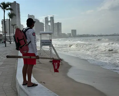Priscilla provoca cierre de playas en Mazatlán por alto oleaje
