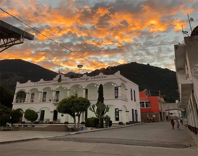 Podrás Hierve el Agua si te encuentras en el municipio de San Lorenzo Albarradas. Foto: Cortesía.