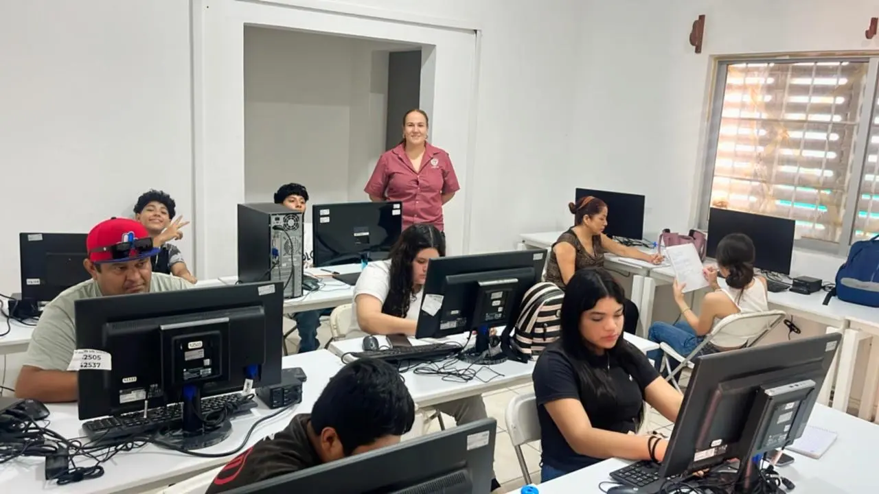 La comunidad tiene diversas opciones de capacitación gratuita en el CECOBI de la Tercera Ampliación de Urías