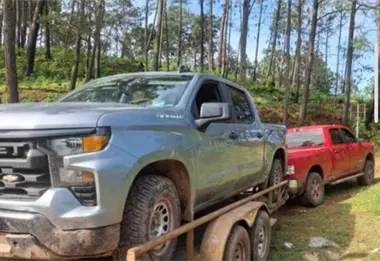 Ejército y Guardia Nacional aseguran vehículos, arma y municiones en Concordia, Sinaloa