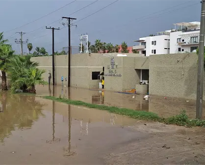 Huracán Priscilla deja lluvias y cierres de puertos en Los Cabos y La Paz