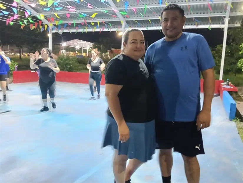 Asistir a la clase de zumba solo es un pretexto para convivir como familia.