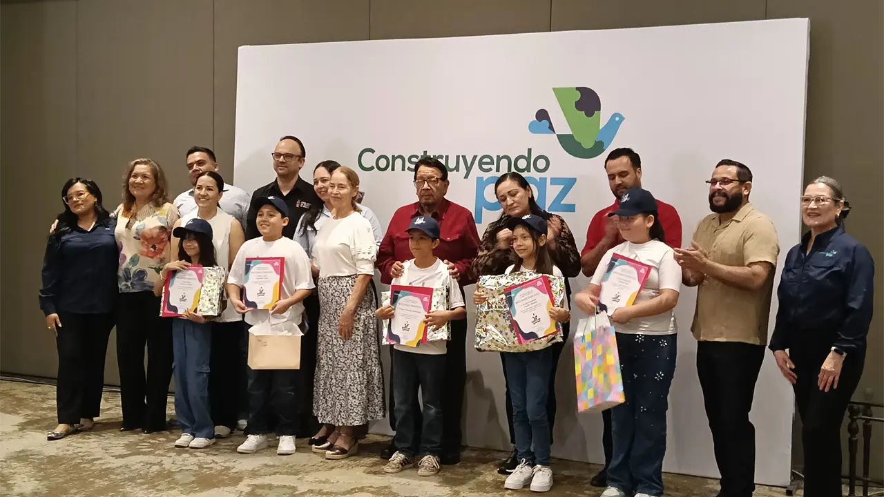 Un momento memorable se vivió durante el Foro Voces de Paz, en Culiacán.