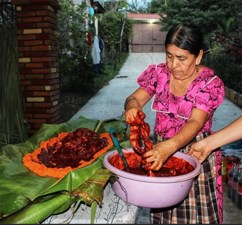 Disfruta del zacahuil, un tamal gigante. Foto: cortesía.