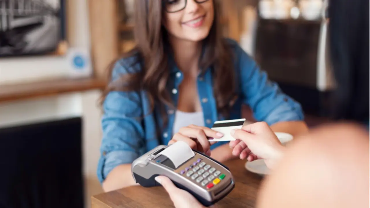 Beneficios de aceptar pagos con tarjeta: impulsa tus ventas y clientes