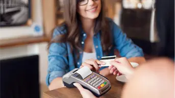 Beneficios de aceptar pagos con tarjeta: impulsa tus ventas y clientes