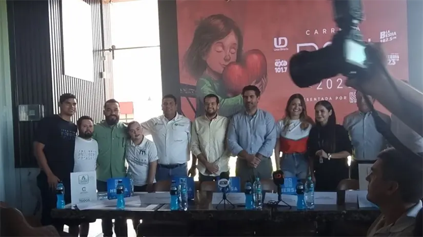 Autoridades y directivos durante la presentación oficial de la Carrera RSN “Te quiero Culiacán” en Bistro Marina Premium.