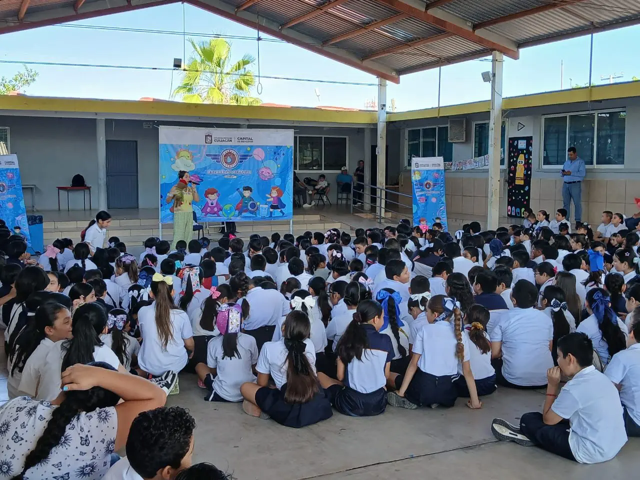 Escuadrón del Agua enseña a niñas y niños de Culiacán la importancia del ahorro de agua. Foto: Ayuntamiento de Culiacán