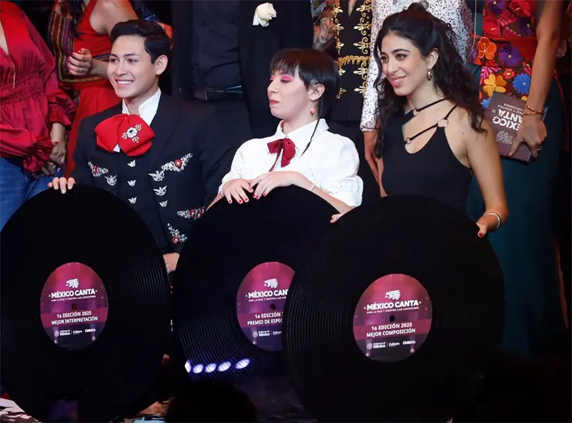 Sergio Maya, Galia Siurob y Carmen María, ganadores del concurso Mexico Canta. Foto: La Jornada