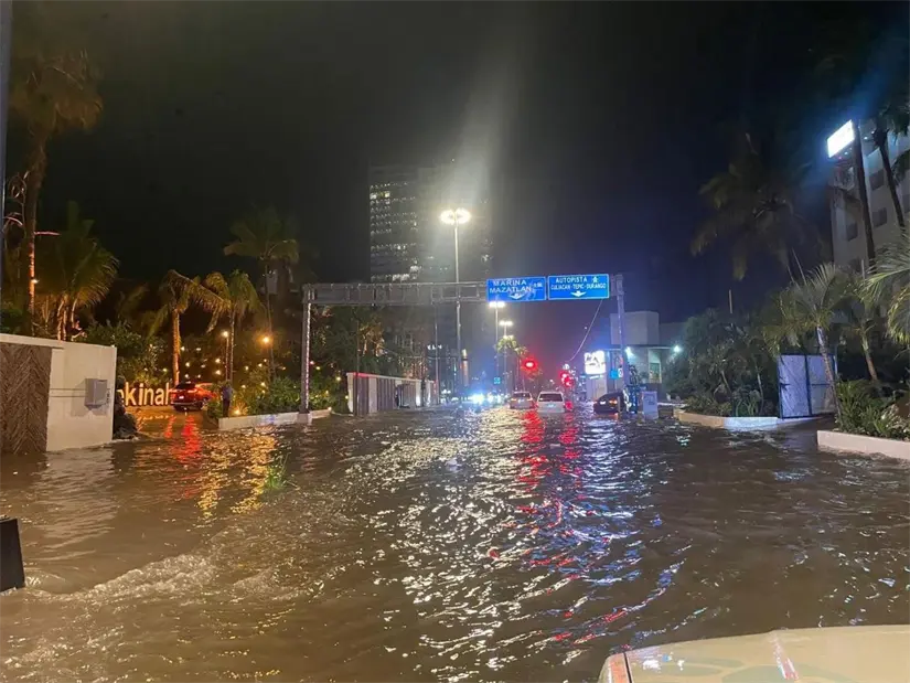 Lluvia inaugura nuevo sistema de drenaje en Mazatlán se elimina problema histórico de encharcamientos