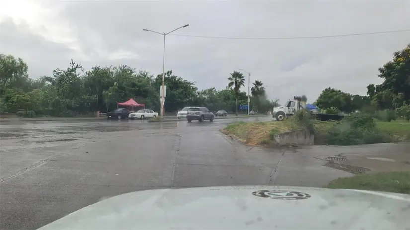 Se registran lluvias en Culiacán, Rosales.