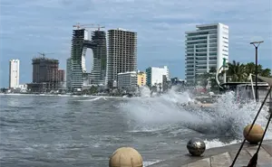 Aviso de depresión tropical. Lluvias intensas y oleaje elevado: alertan por efectos de Priscilla en el Pacífico mexicano