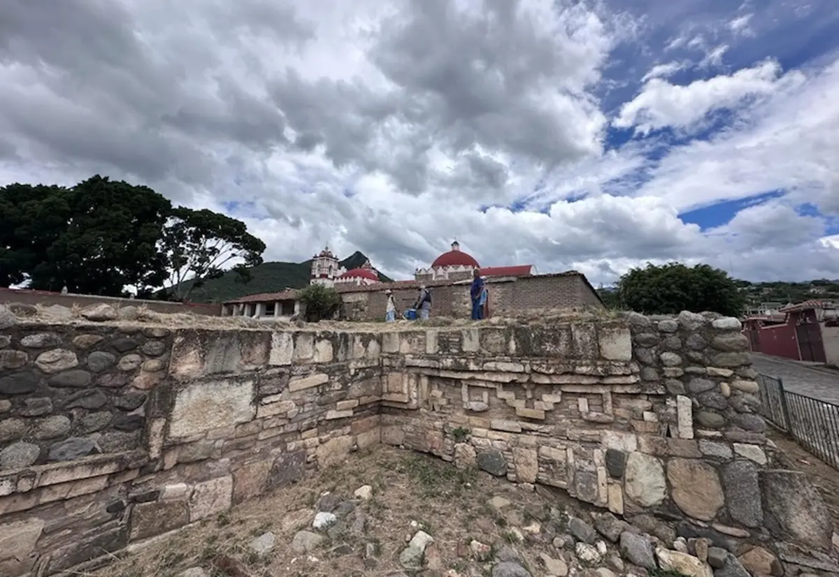Descubre el Templo de la Natividad en Teotitlán del Valle, joya zapoteca oculta en Oaxaca.