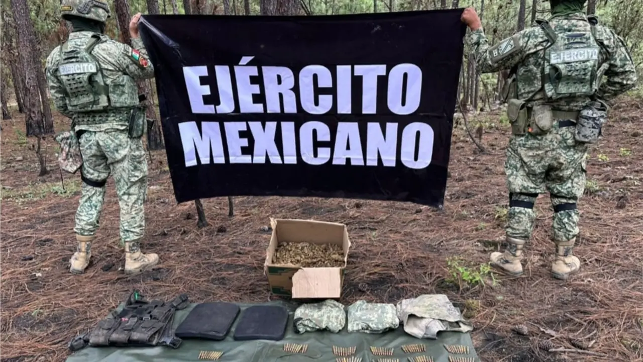 Aseguran cargadores, cartuchos y presunta marihuana durante operativo en Concordia, Sinaloa.