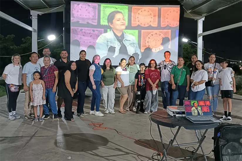 Al final de la proyección del documental El último viaje, la cineasta sinaloense, Zulema Olivas Sánchez, les dirigió unas palabras de agradecimiento.