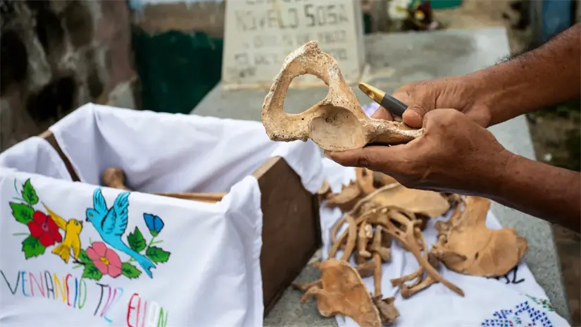 La limpieza de huesos es una actividad única del estado de Campeche. Foto: México desconocido.